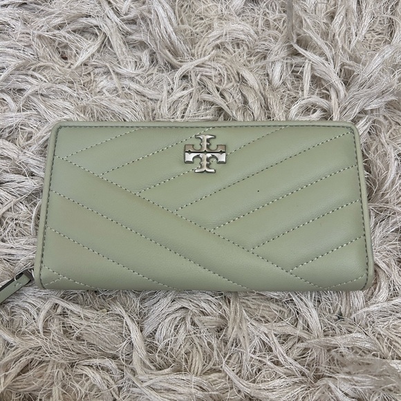 Tory Burch Kira Chevron Quilted Leather Zip Continental Wallet in Pine Frost - Picture 5 of 11